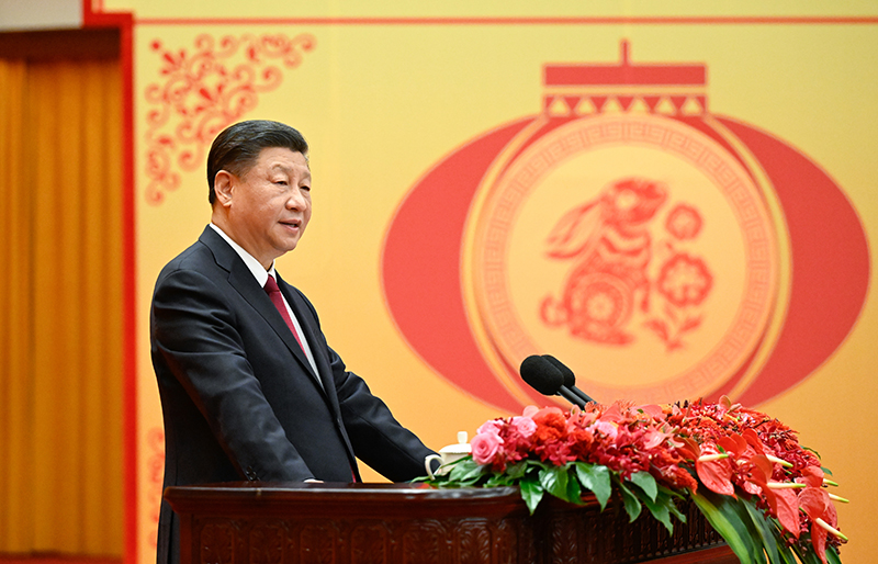 　　1月20日，中共中央、国务院在北京人民大会堂举行2023年春节团拜会。中共中央总书记、国家主席、中央军委主席习近平发表讲话。